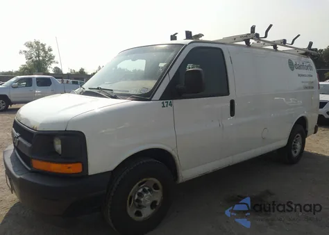 2017 Chevrolet Express G2500 из США, поврежденный, VIN 1GCWGAFF9H1172928